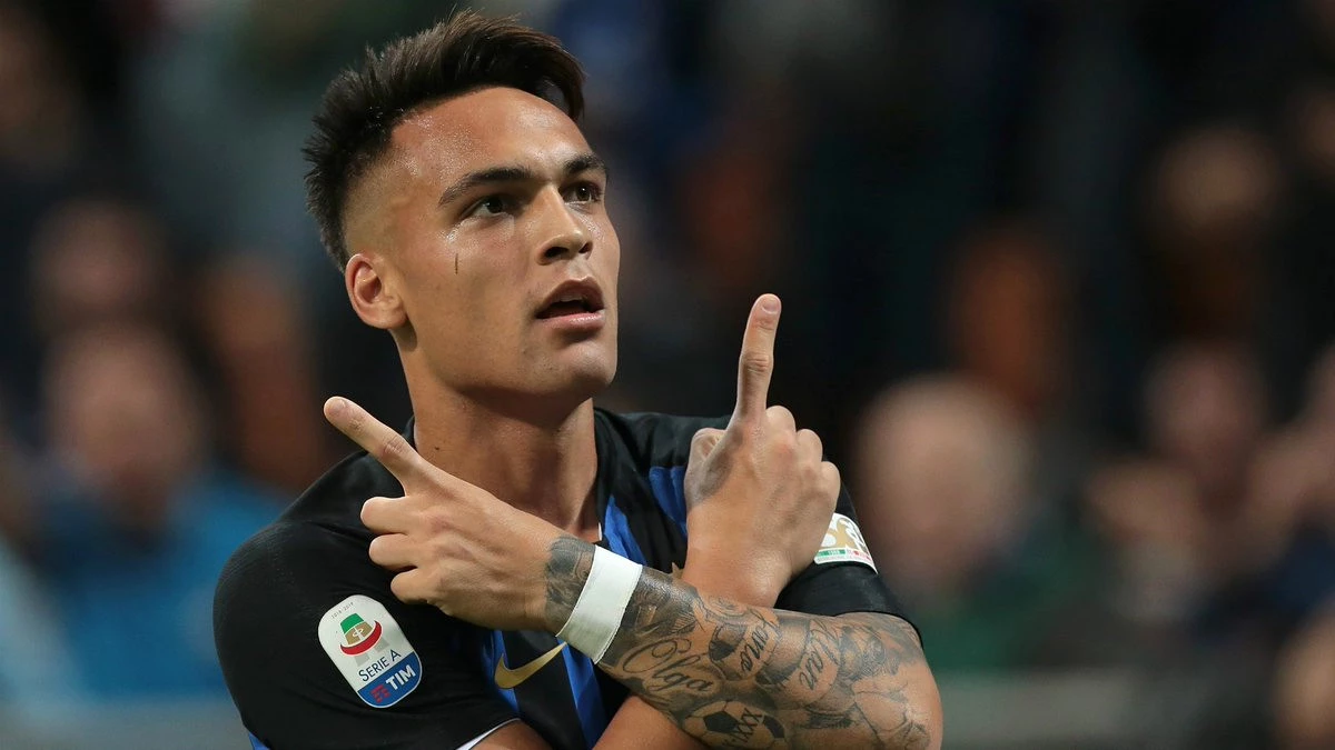 Inter\'in Arjantinli Oyuncusu Lautaro Martinez, Milano\'da Bisiklet Süren Kadına Çarptı