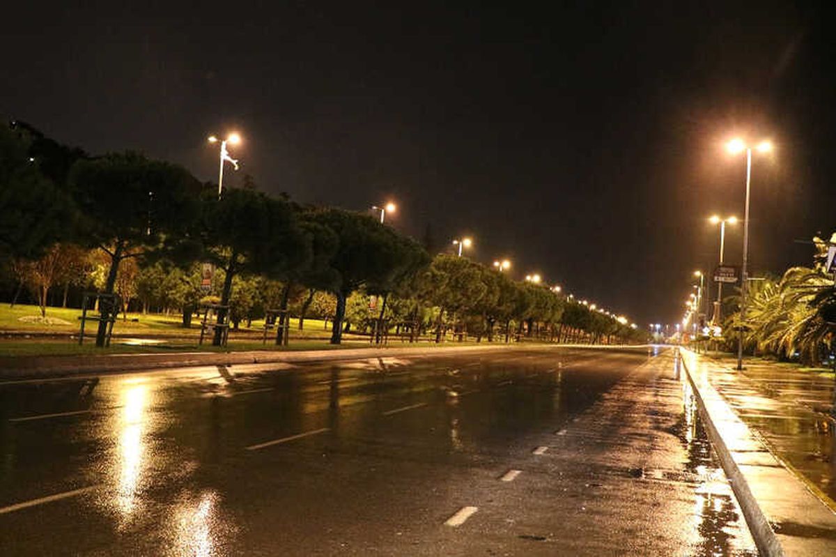 İstanbul\'da Fırtına Gece Boyunca Devam Etti