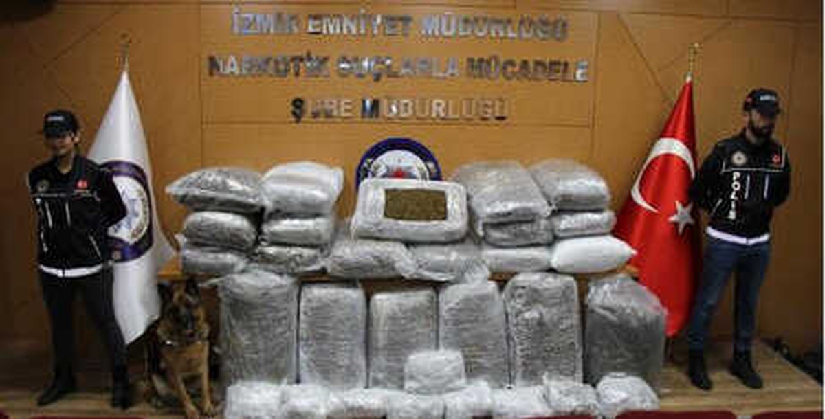 İzmir ve İstanbul\'da 239 Kilo \'Skunk\' Ele Geçirildi: 5 Tutuklama