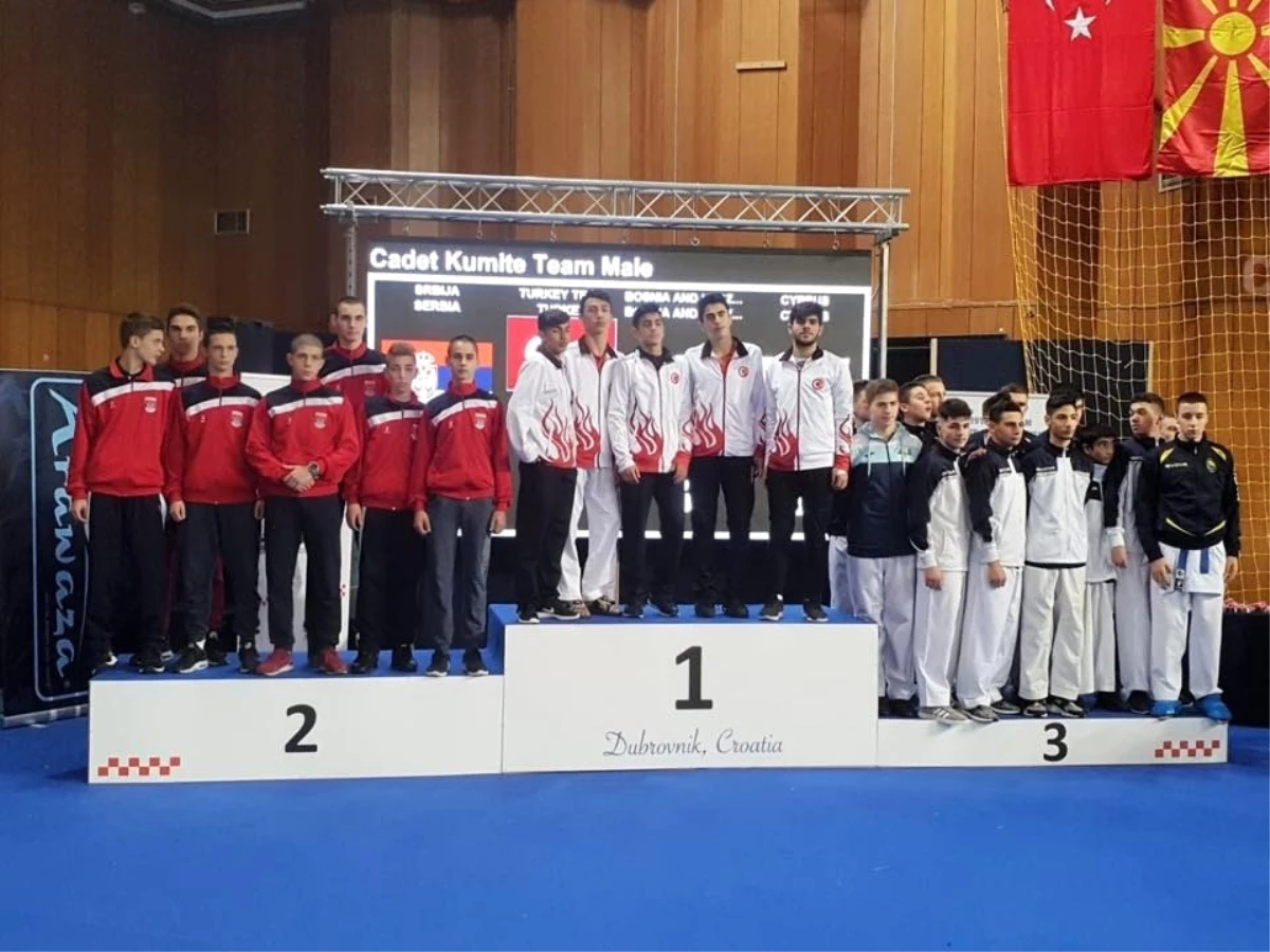 Kağıtsporlu Karateciler Avrupa\'dan Başarılarla Döndüler