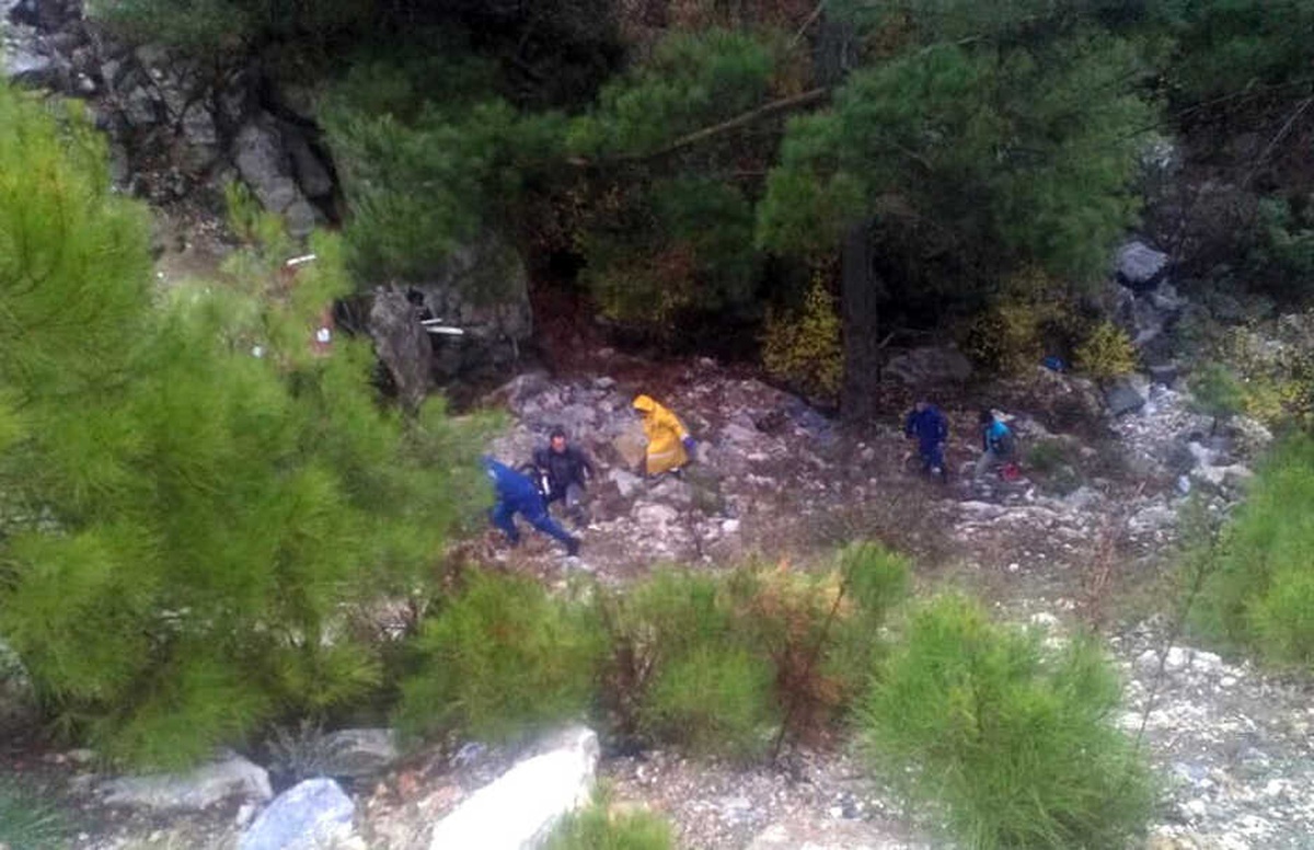 Kamyonet Uçuruma Yuvarlandı: 1 Ölü, 1 Yaralı