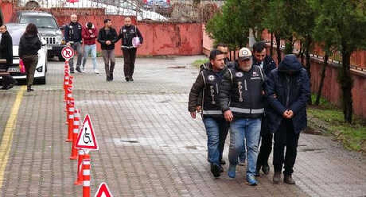 Karabük\'te Fetö Operasyonunda Gözaltına Alınan 5 Şüpheli Adliyeye Sevk Edildi