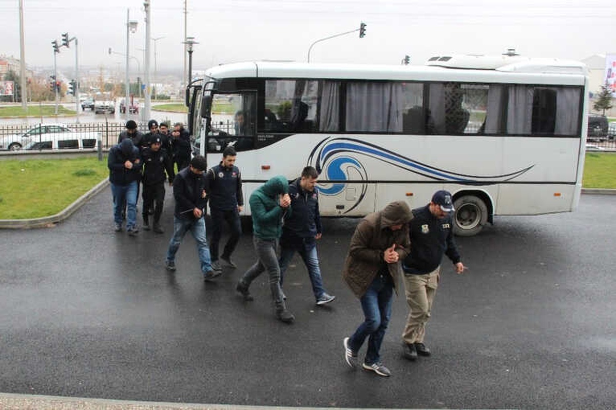 Karaman\'daki Fetö Operasyonu Şüphelisi 9 Asker Adliyeye Sevk Edildi