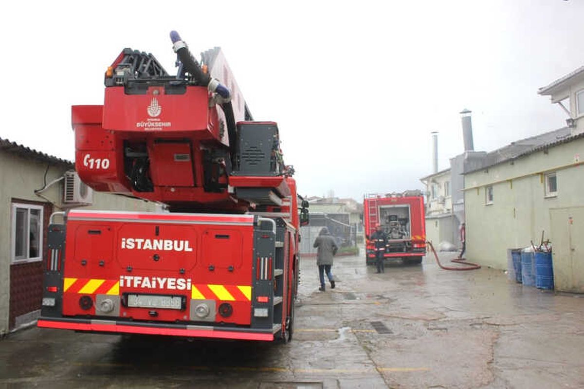 Kartal\'da Fabrika Yangını