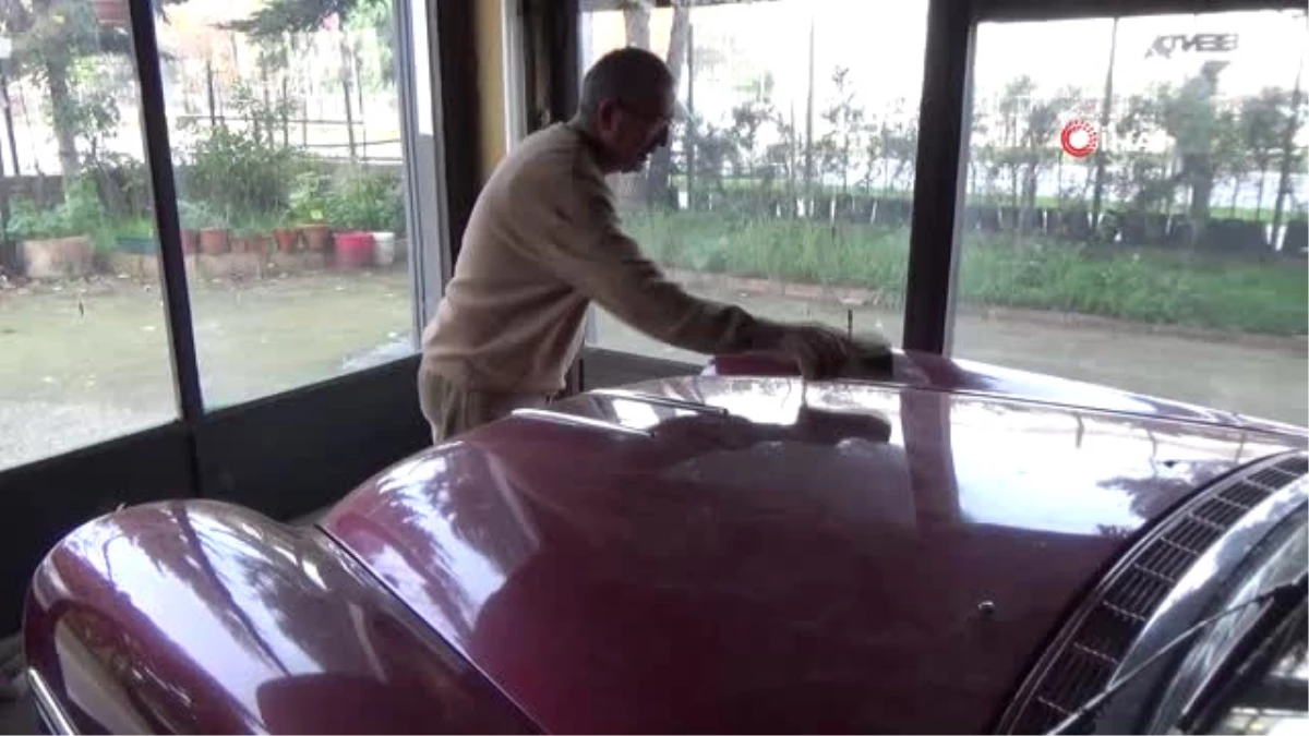 Kocasından Miras Kalan 1957 Model Otomobile Gözü Gibi Bakıyor