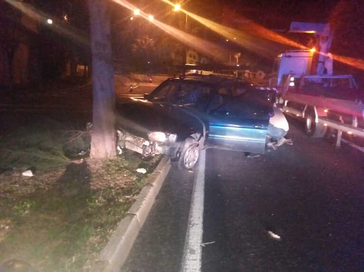 Kuşadası\'nda Trafik Kazası; 2 Yaralı
