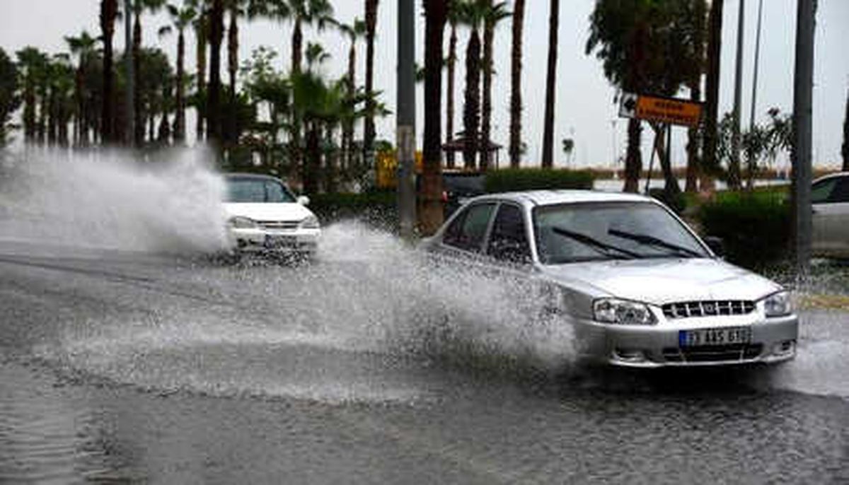 Mersin\'de Beklenen Sağanak Başladı (2)