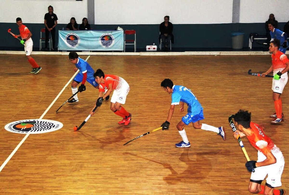 Mersin\'de Erkekler Salon Hokey 1. Lig Maçları Başladı