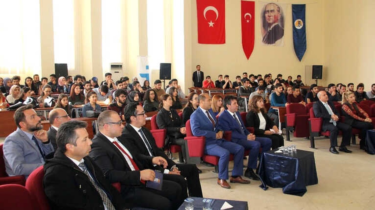 Meü\'den Erdemli\'de Kariyer Günü Etkinliği