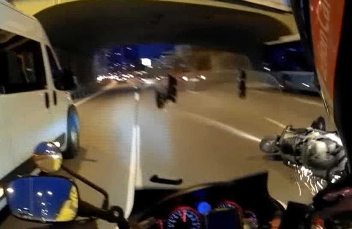 E-5 Karayolunda Motosikletlinin Metrelerce Sürüklendiği Kaza Kamerada
