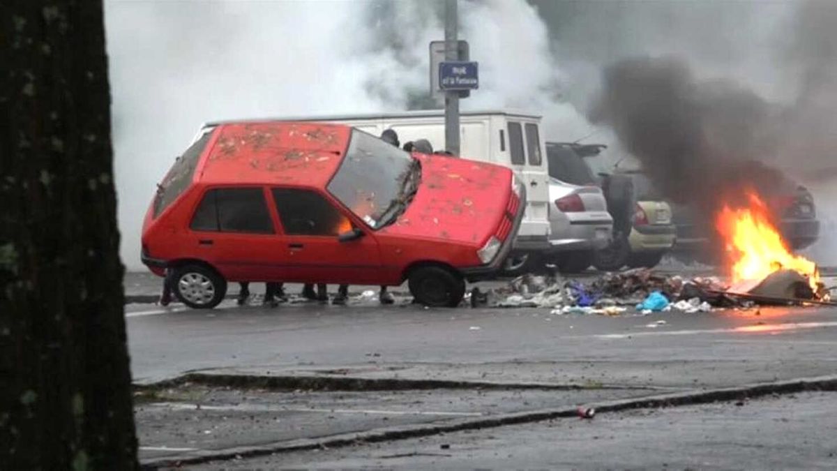 Paris\'te \'Sarı Yelekliler\'in Başlattığ Eylemler Nantes\'a Sıçradı
