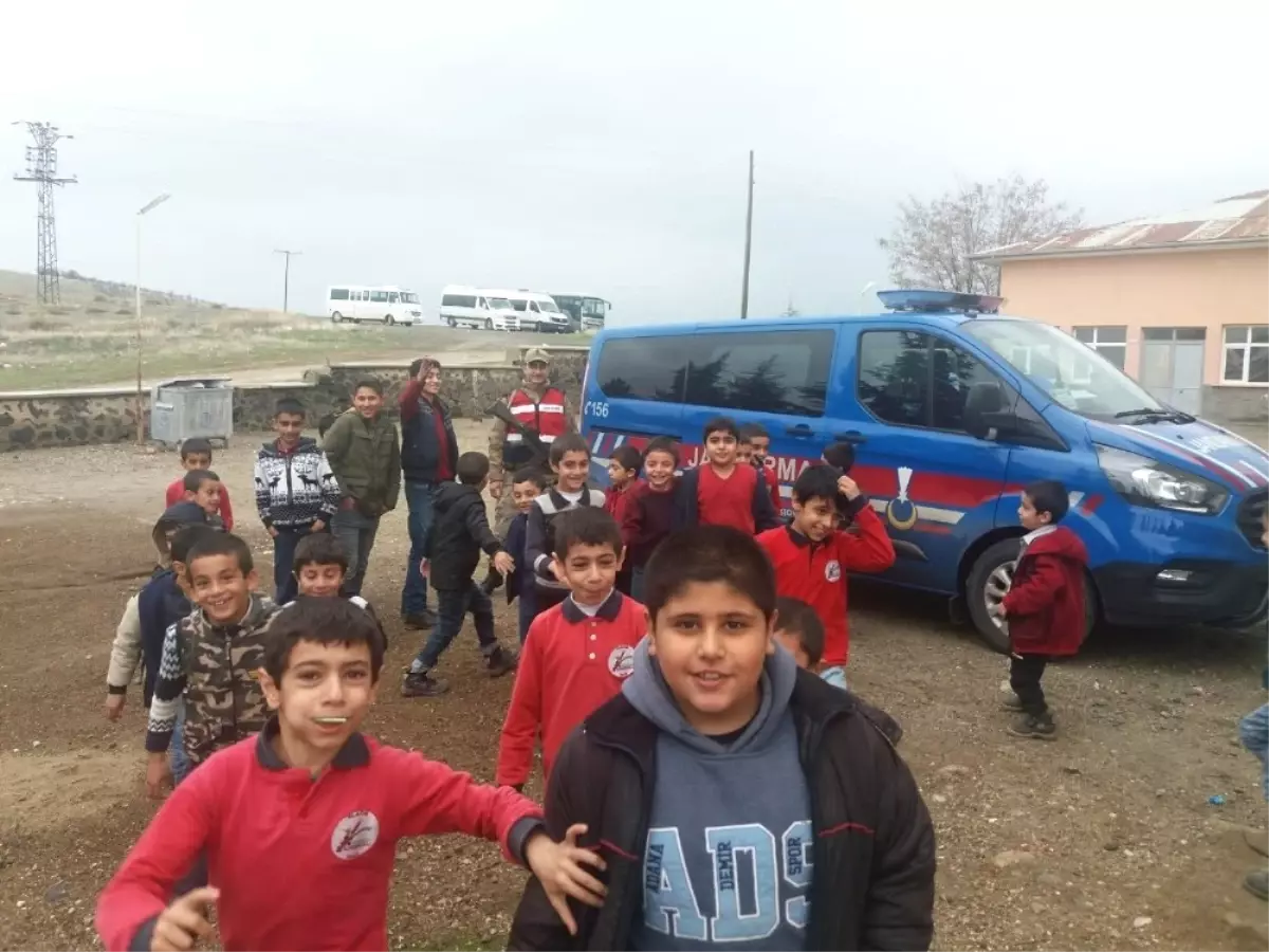 Polis ve Jandarmadan Huzurlu Parklar ve Okul Önü Uygulaması