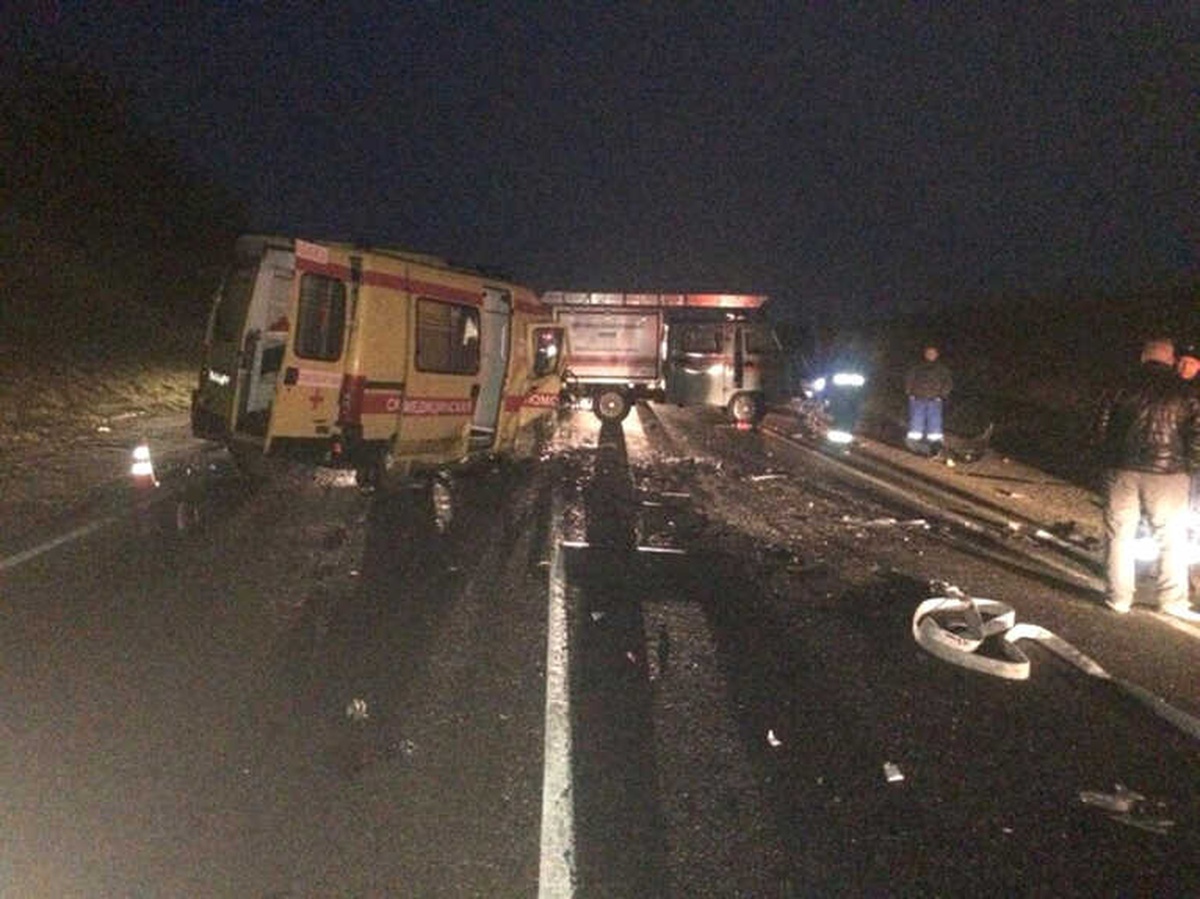 Rusya\'da Ambulans ile Otomobil Çarpıştı: 2\'si Çocuk 6 Ölü