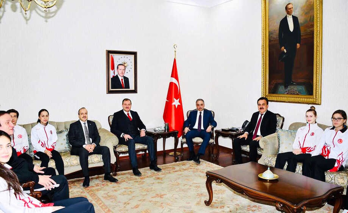 Şampiyonlardan Vali Toprak Ve Müdür Yaman\'a Ziyaret