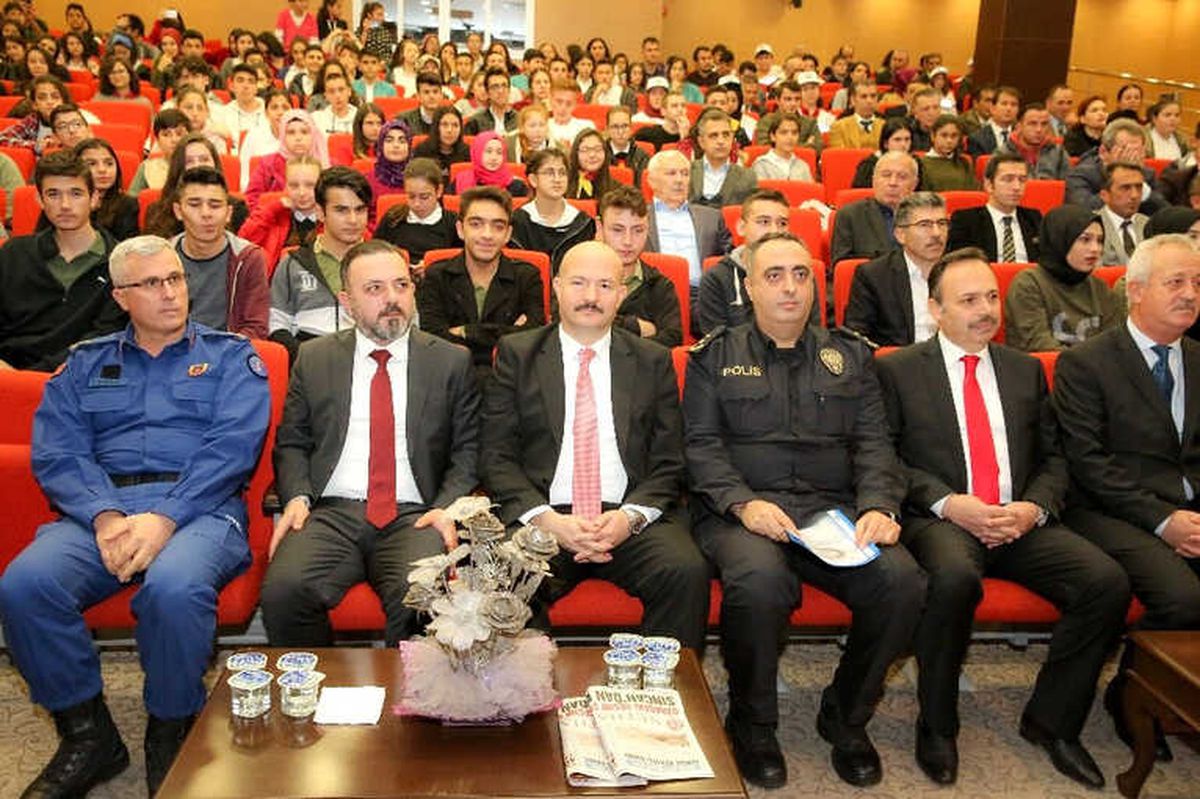 Sincan\'da Okullar Minik Polislere Emanet