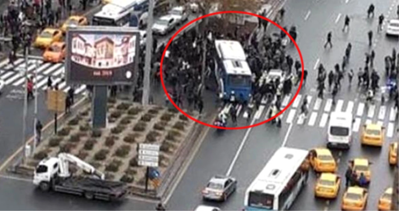 Ankara\'da Belediye Otobüsü Yayaların Arasına Daldı! Yaralılar Var