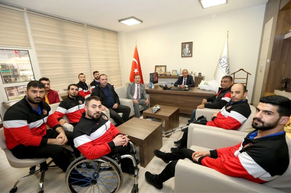 Tekerlekli Sandalye Basketbol Takımı\'ndan Büyükşehir\'e Ziyaret