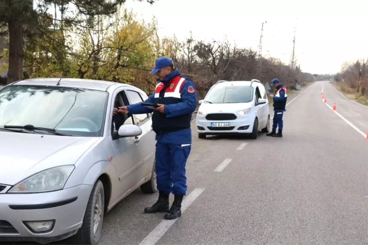 Tokat\'ta "Huzurlu Parklar ve Okul Önleri Uygulaması" Yapıldı