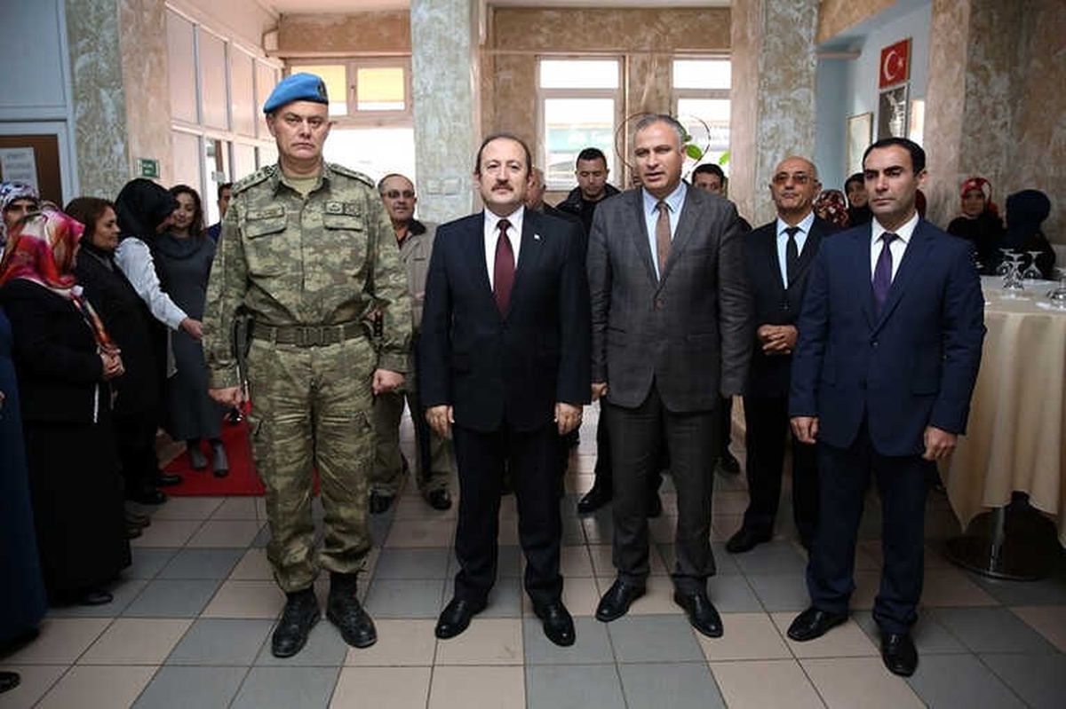 Vali Ali Hamza Pehlivan, "Sandıktan Yansıyan Mazi" Sergisi Açılışına Katıldı