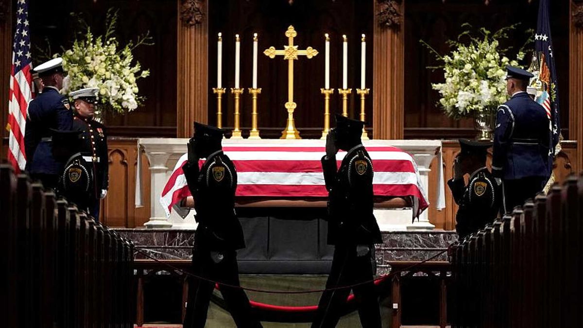 Video | Baba Bush\'un Cenaze Töreni: Yas, Vucüt Dili ve Espriler