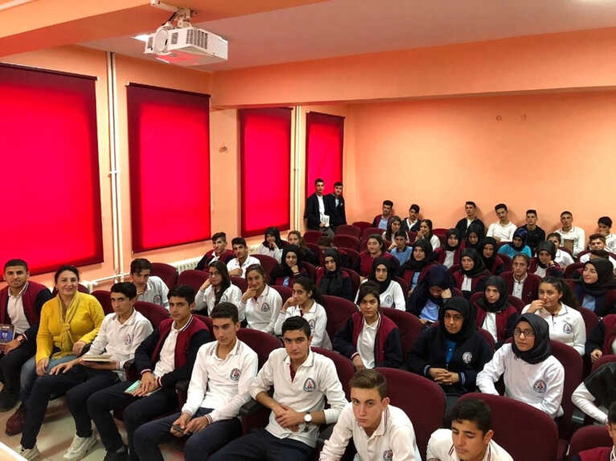 Yazar Ümran Öztürk, Vanlı Okuyucularıyla Buluştu