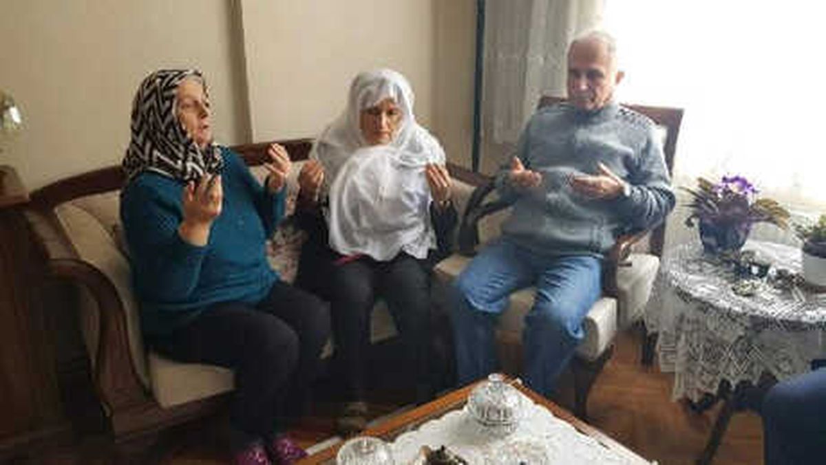 Akşener Şehit Binbaşının Ailesini Ziyaret Etti