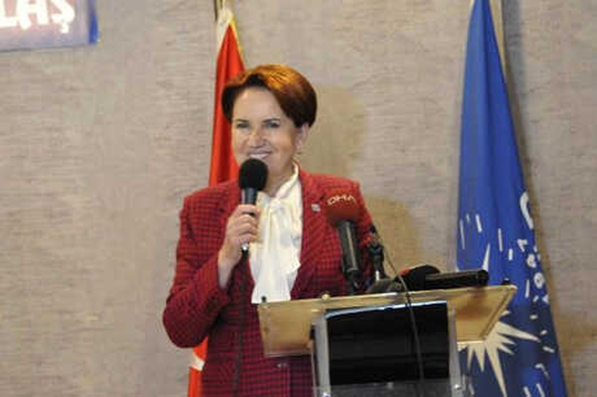 Akşener, Şehit Binbaşının Ailesini Ziyaret Etti (2)