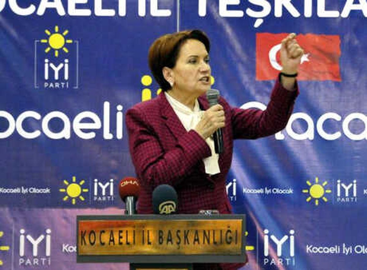Akşener Şehit Binbaşının Ailesini Ziyaret Etti (3)