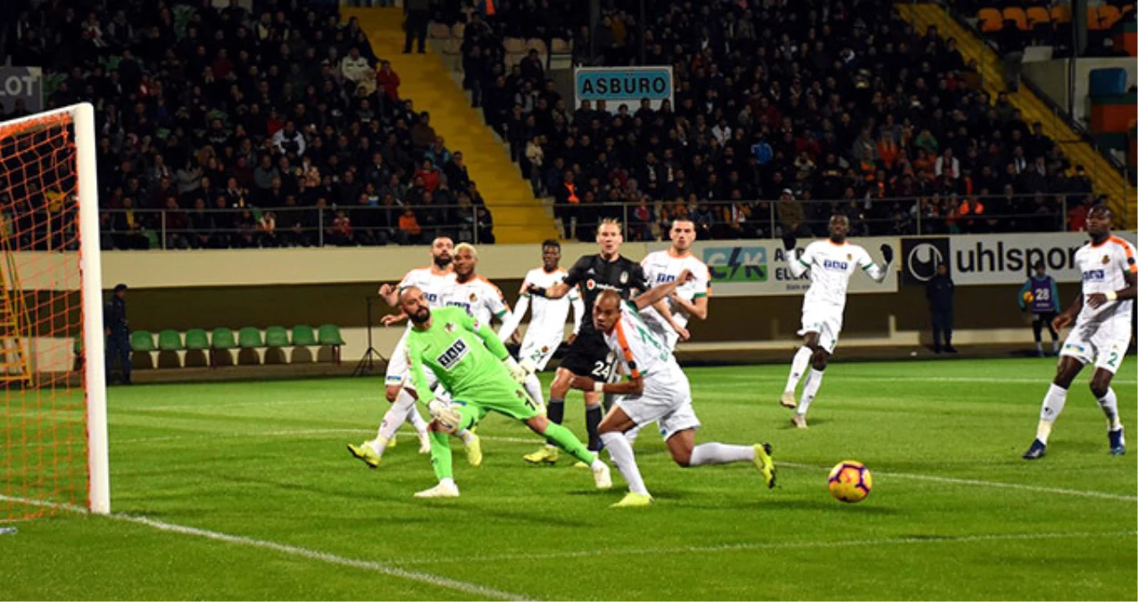 Alanyaspor\'a Konuk Olan Beşiktaş, Rakibiyle 0-0 Berabere Kaldı
