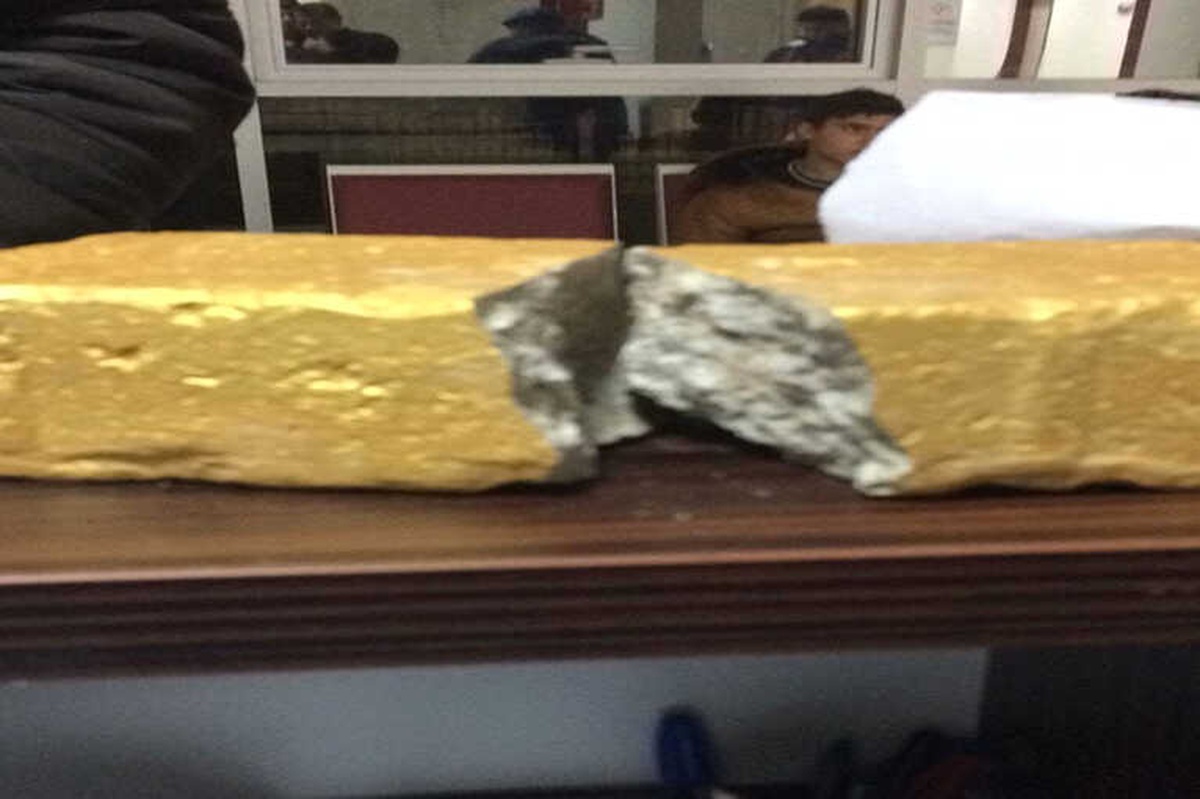 Altın Külçe Diye Kaldırım Taşını 50 Bin Liraya Sattılar
