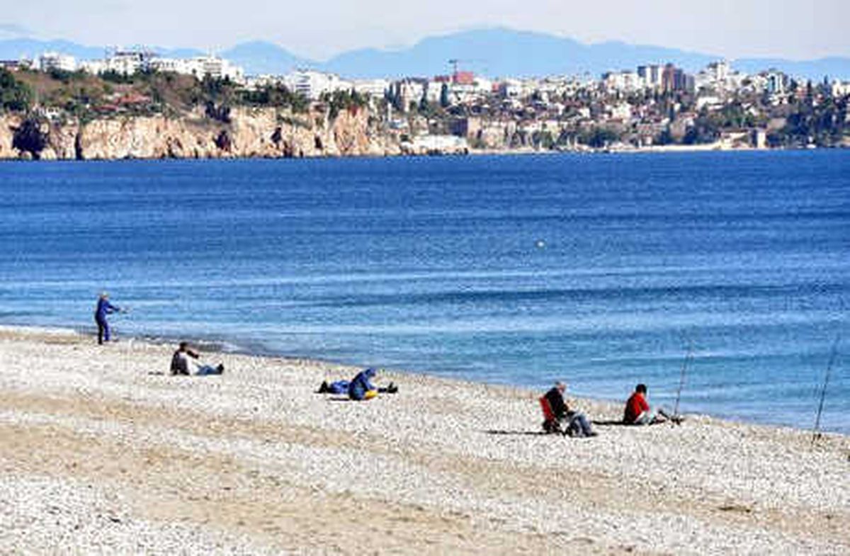 Antalya\'da Güneş Yüzünü Gösterdi
