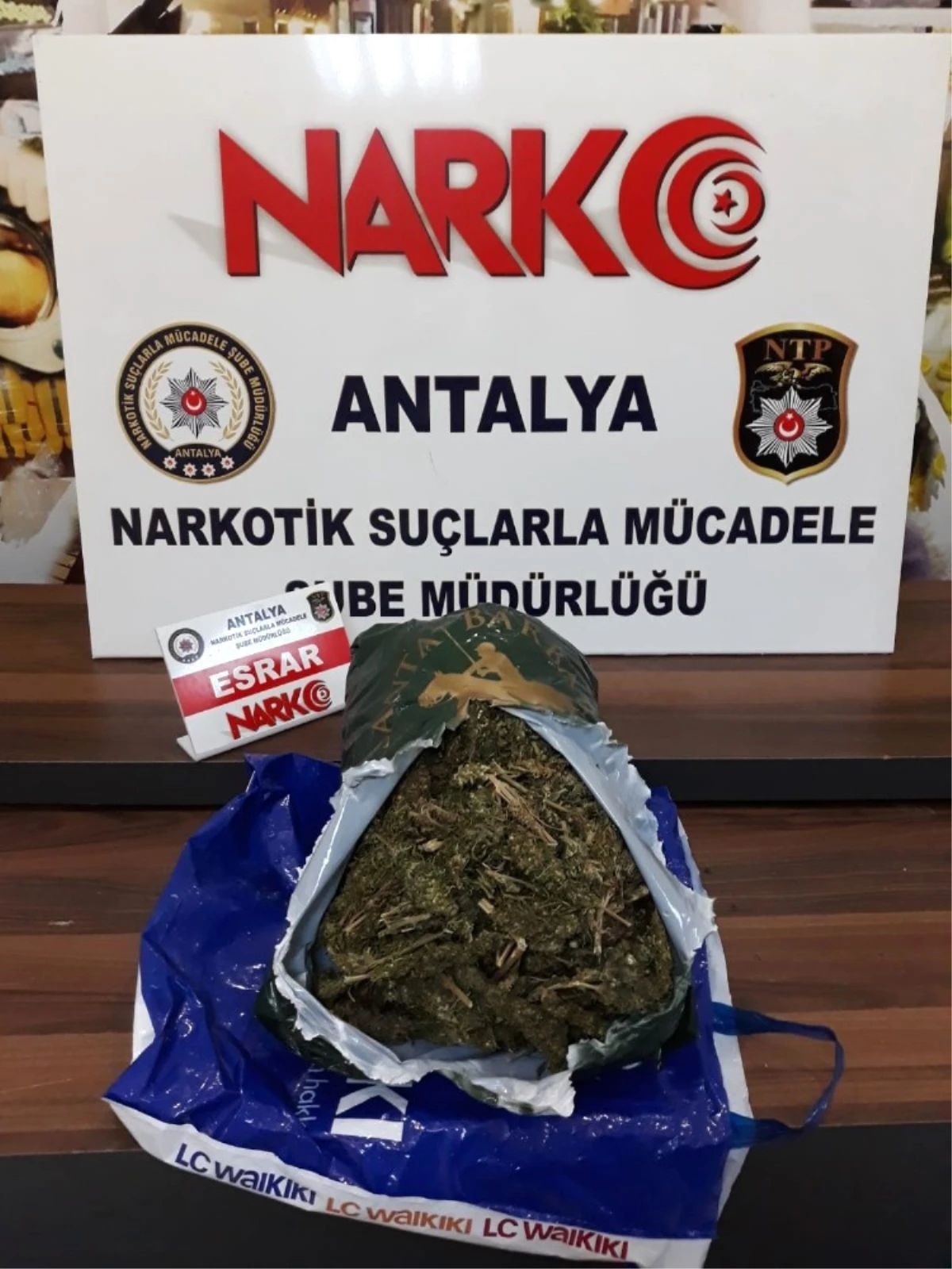 Antalya\'da Uyuşturucu Operasyonu: 3 Gözaltı