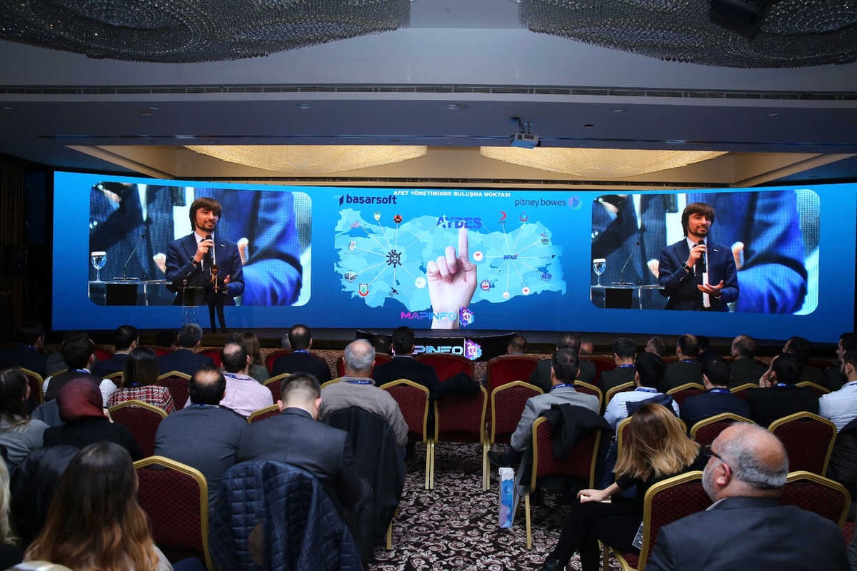 Ay\'a 4 Kez Gidip Gelecek Kadar Yol Kat Etti