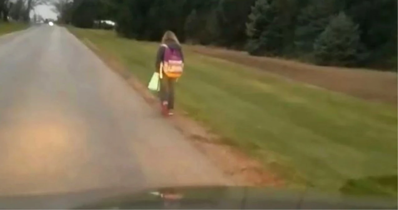 Baba, Okul Servisinden Atılan 10 Yaşındaki Çocuğunu Soğukta 8 Km Yürüttü