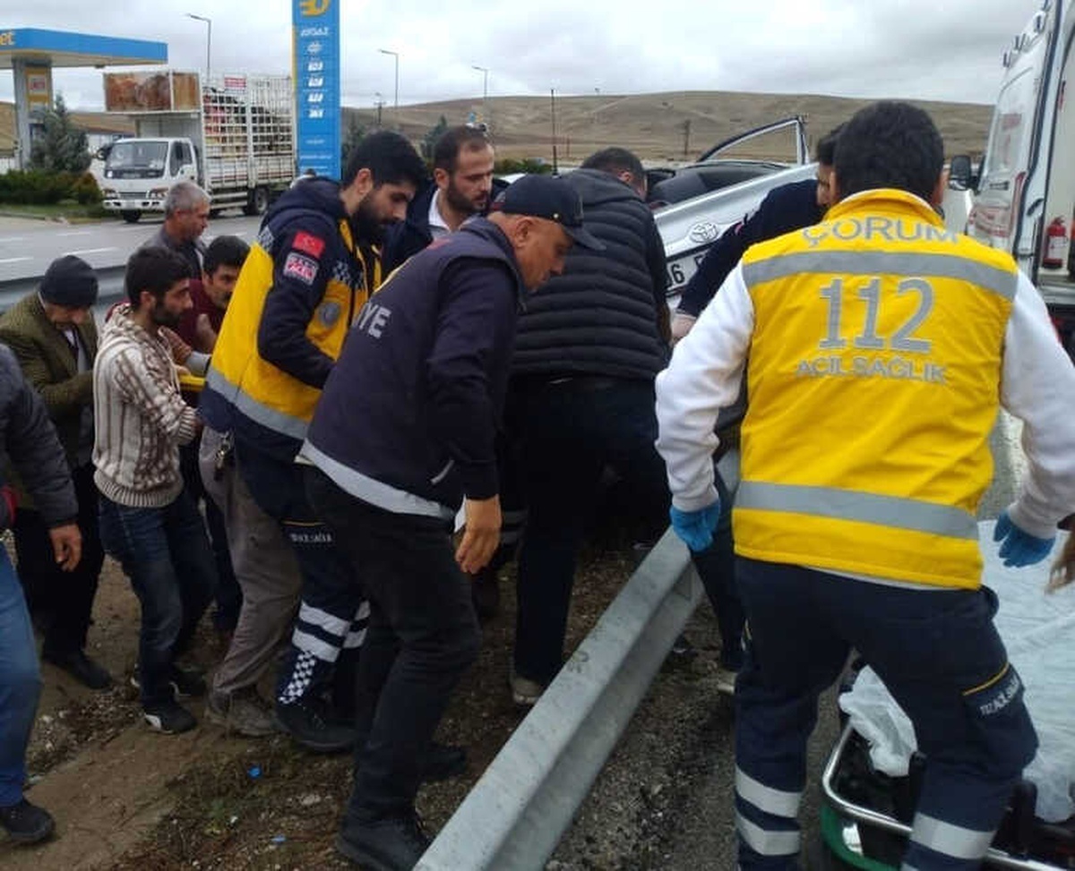 Bariyerlere Çarpan Otomobil Takla Attı: 4 Yaralı