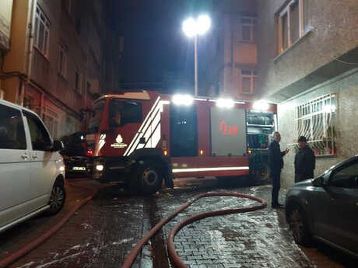 Bayrampaşa\'da 4 Katlı Binada Yangın: 3\'ü Ağır, 7 Yaralı