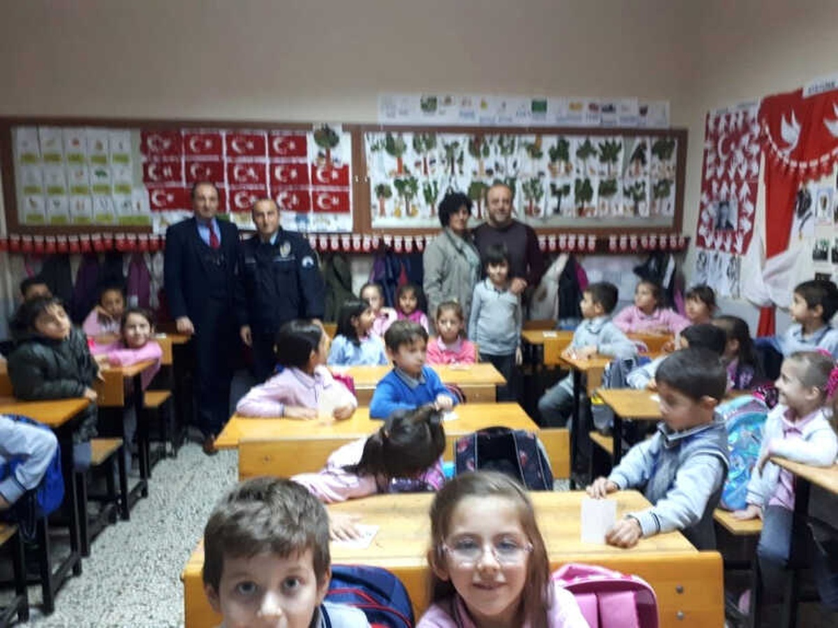 Bilecik\'te Polisten Minik Öğrencilere Bilgilendirme