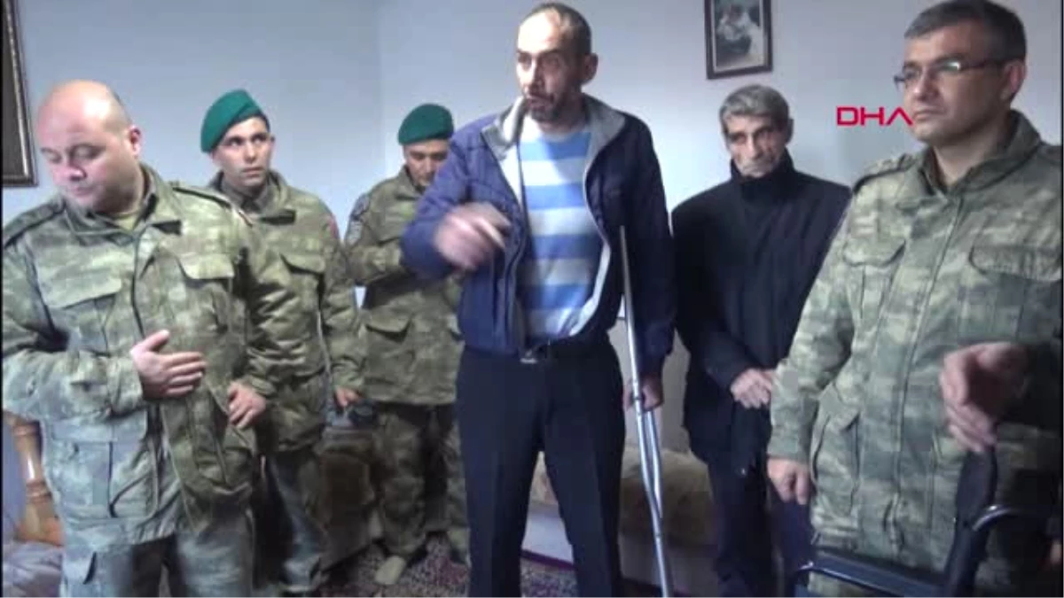 Dha Dış - Kosova\'da Türk Askeri, Tek Tek Engelli Aileleri Ziyaret Edip, Tekerlekli Sandalye Dağıttı