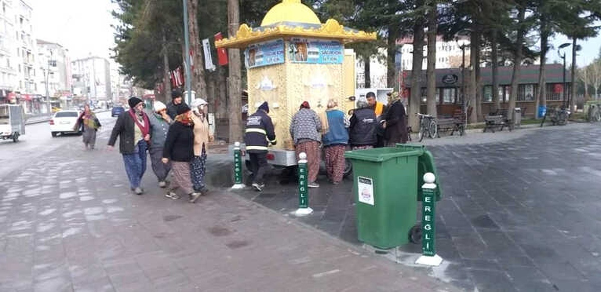 Ereğli Belediyesinden Vatandaşlara Süt İkramı