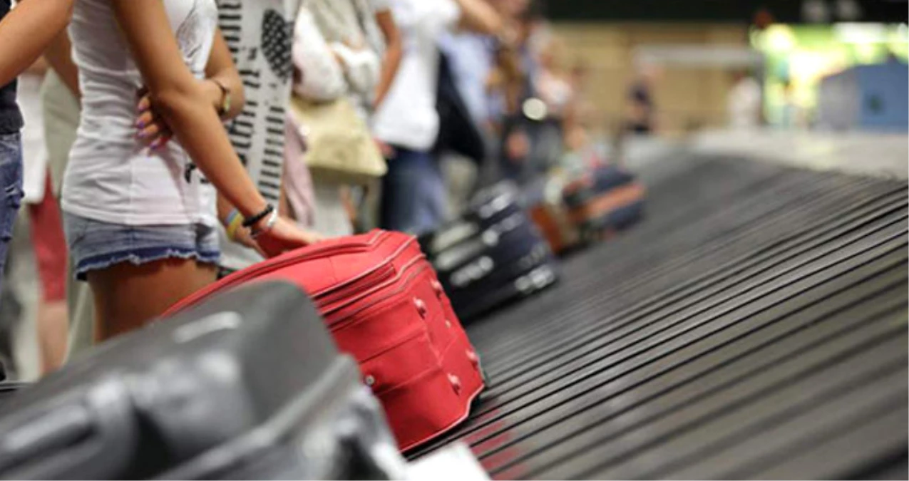 Esenboğa Havalimanı\'nda Dedektör Kullanarak Yolcu Bagajlarından Hırsızlık Yaptılar