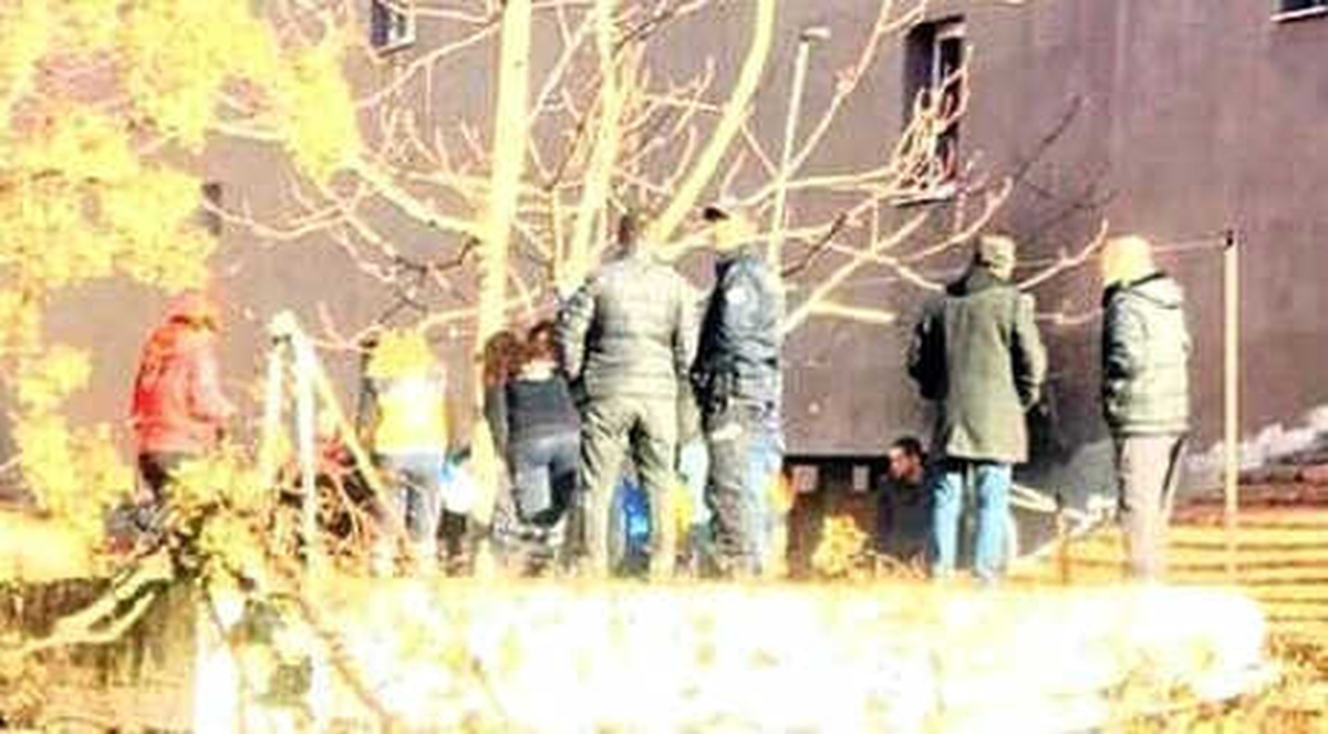 Evin Çatısındaki Şüpheli, Polisten Kaçarken Su Kuyusuna Düştü