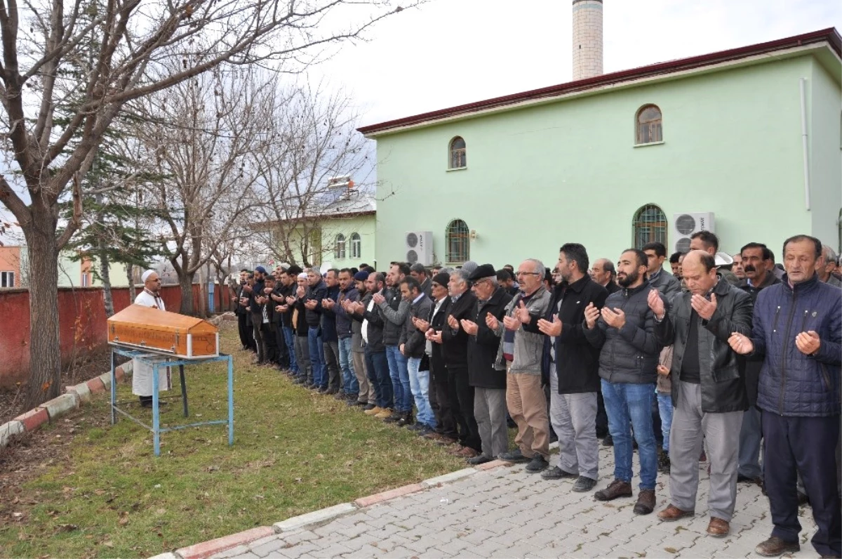 Evinde Ölü Bulunan Akademisyen Son Yolculuğuna Uğurlandı