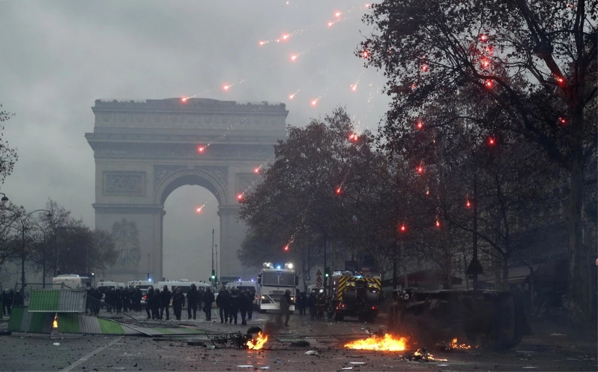 Fransa Yarın Düzenlenecek Eyleme Kilitlendi