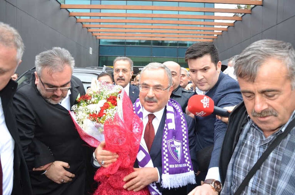 Hilmi Güler\'e Coşkulu Karşılama