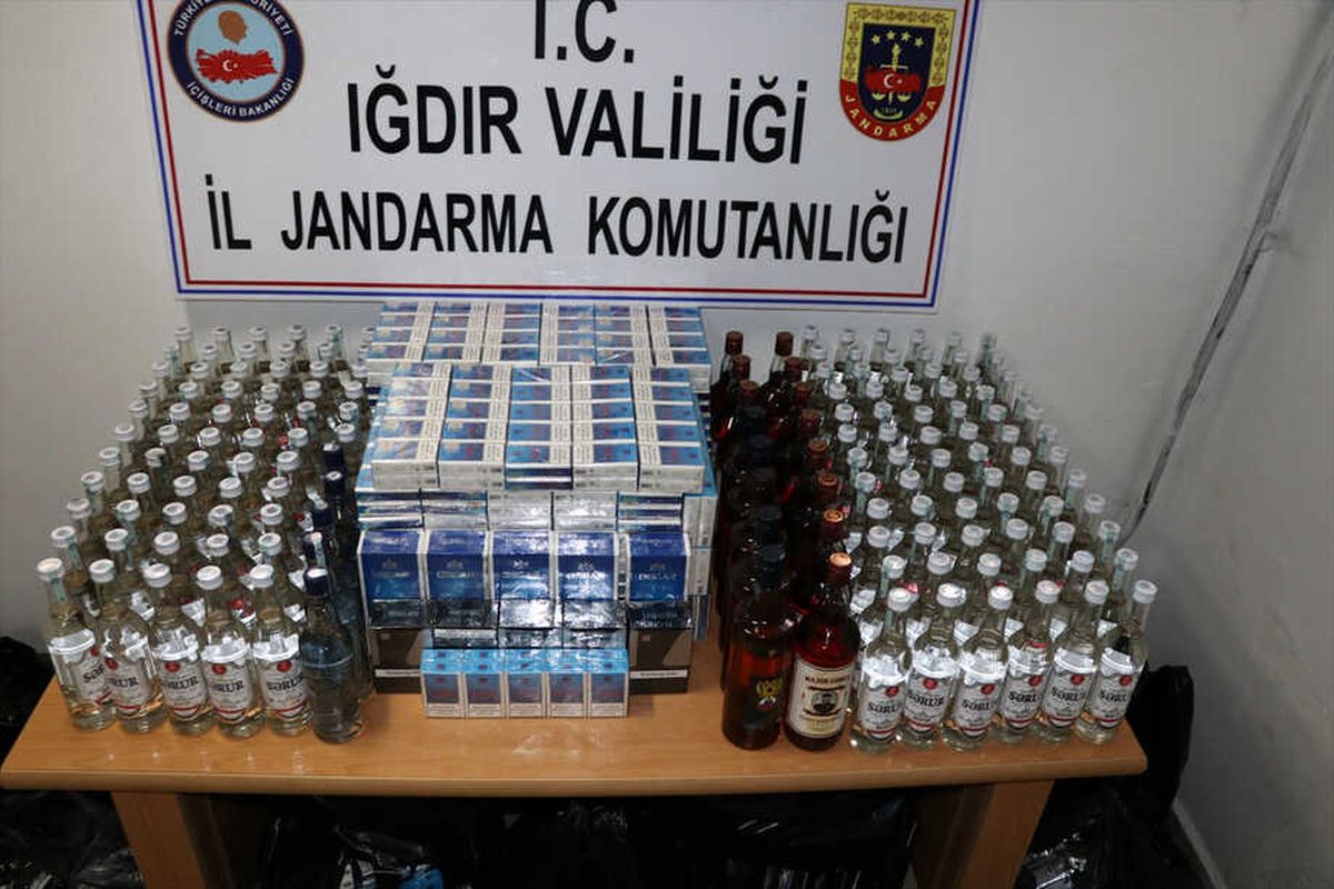 Iğdır\'da Kaçak Sigara ve İçki Operasyonu