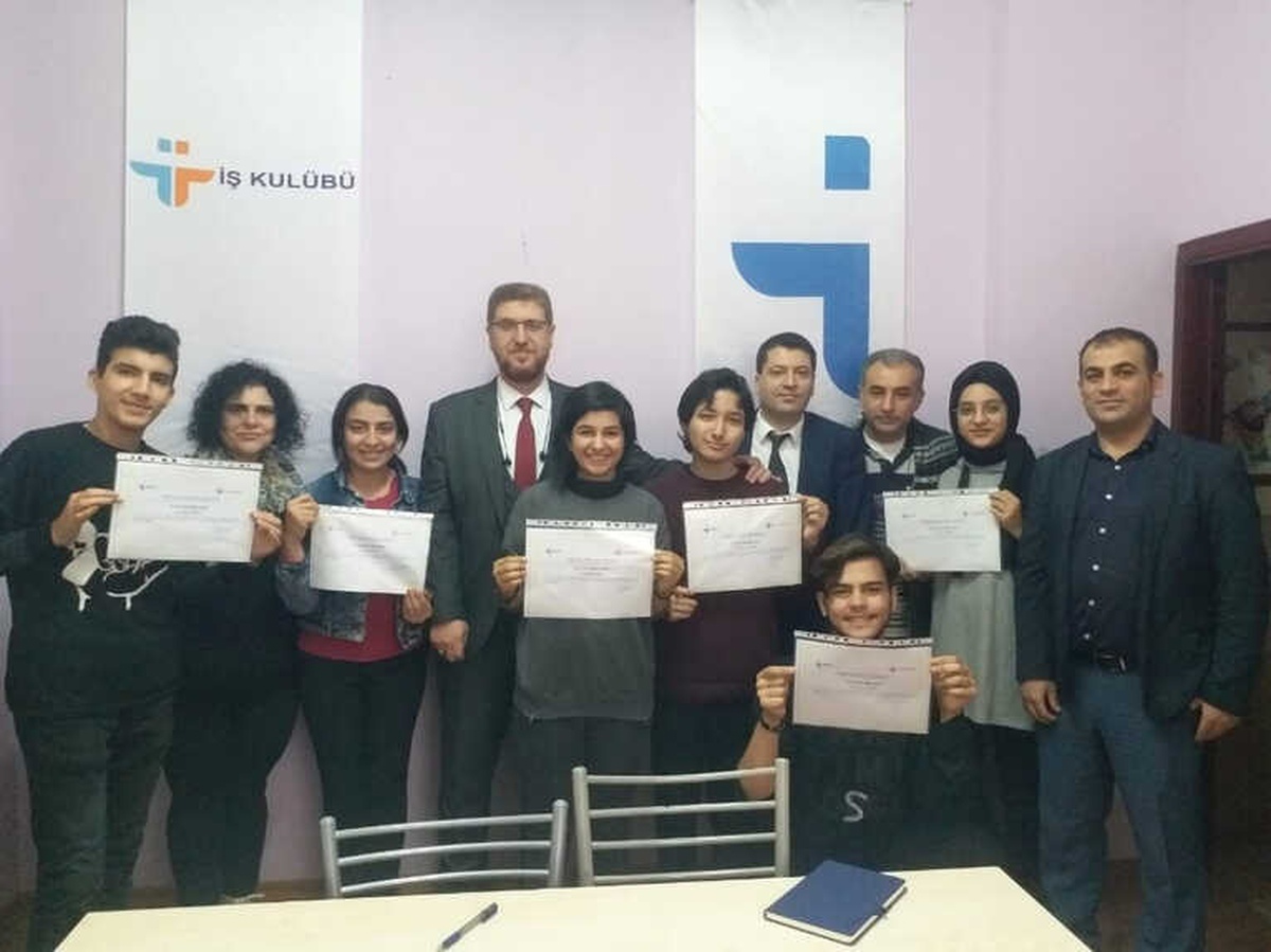 İş Kulübü Eğitimlerine Katılanlara Sertifikaları Verildi