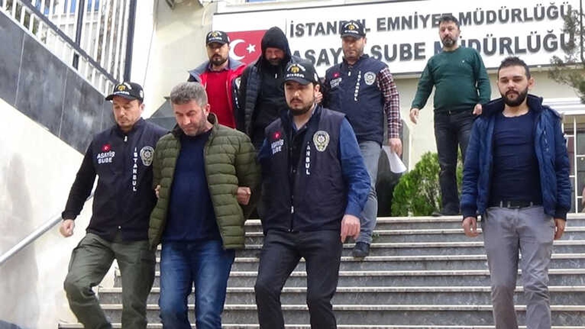 İstanbul\'da Rüşvet Operasyonu: 2 Polise Gözaltı