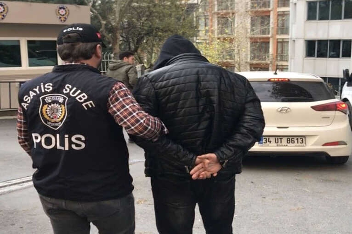 İstanbul\'da Rüşvet Operasyonu: 2 Polise Gözaltı