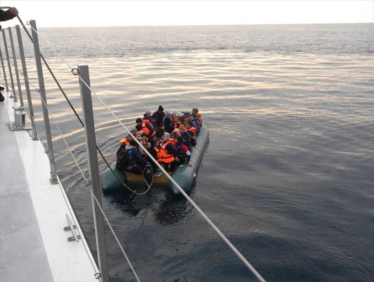 İzmir\'de 95 Düzensiz Göçmen Yakalandı