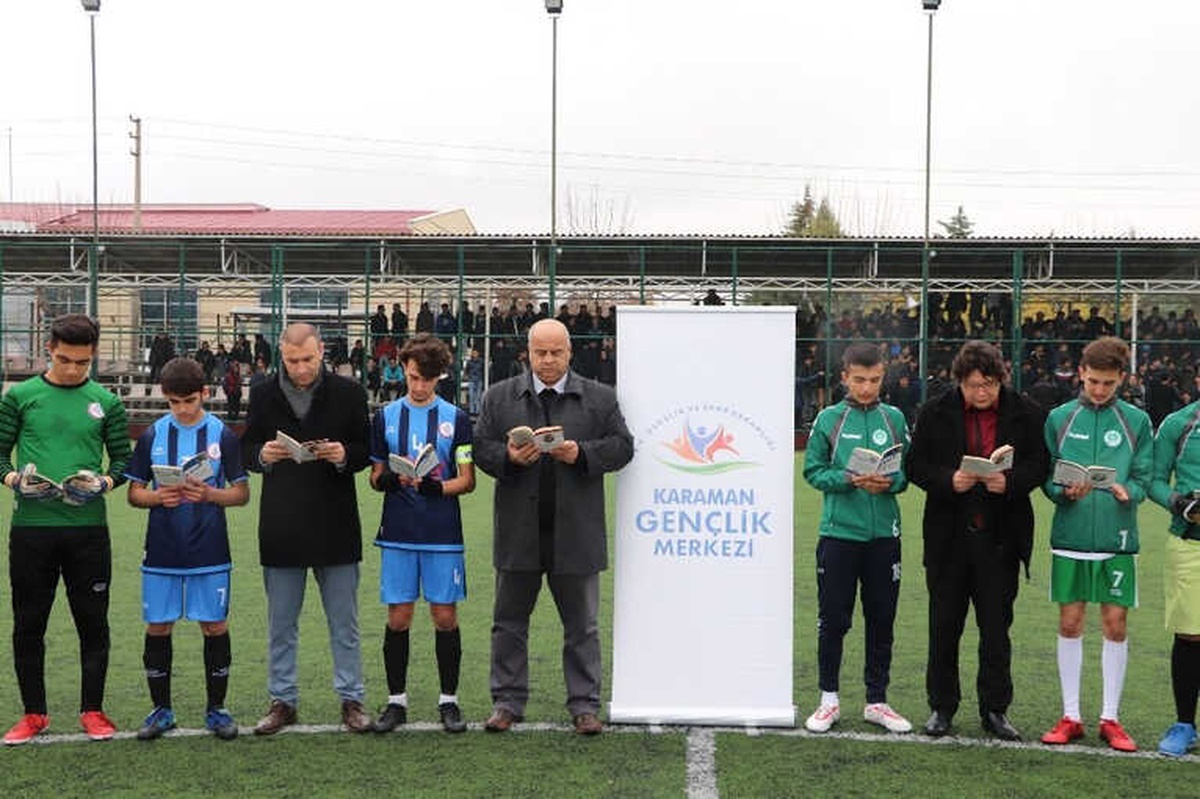 Karaman\'da Maç Öncesi Futbolcular Kitap Okudu